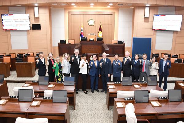 미국 레이크우드시 대표단 김해시의회 방문