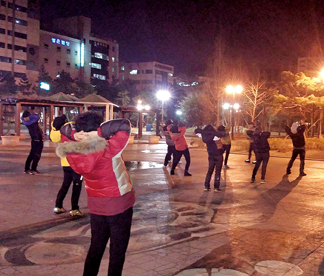 건강체조로 상쾌한 아침을1