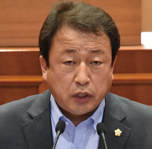 부산시와 한국공항공사는 김해국제공항 항공기 운항시간 연장 논의를 중단하라.1