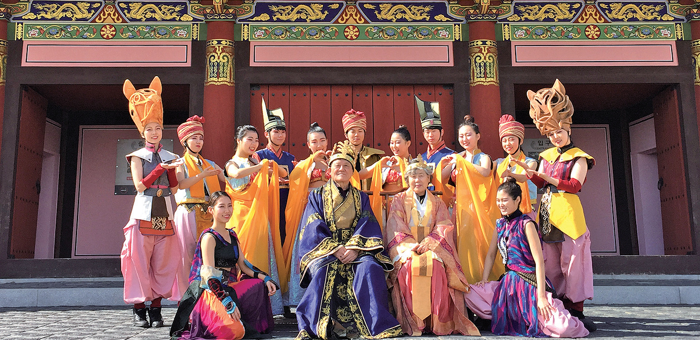 수로왕과 허왕후가 되어 보세요1