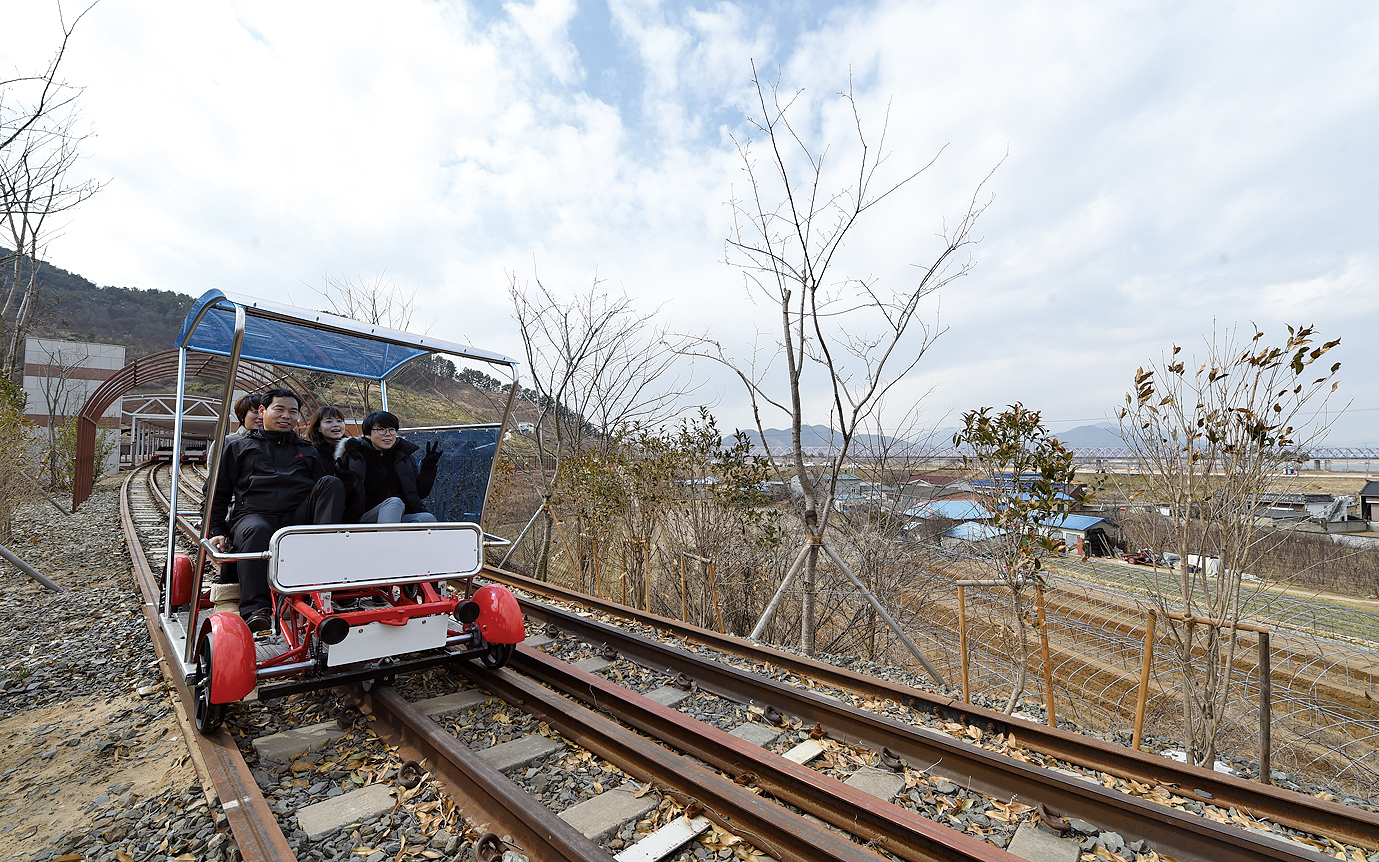 4월 말 개장, '김해 낙동강레일파크' 얼마나 됐니?1