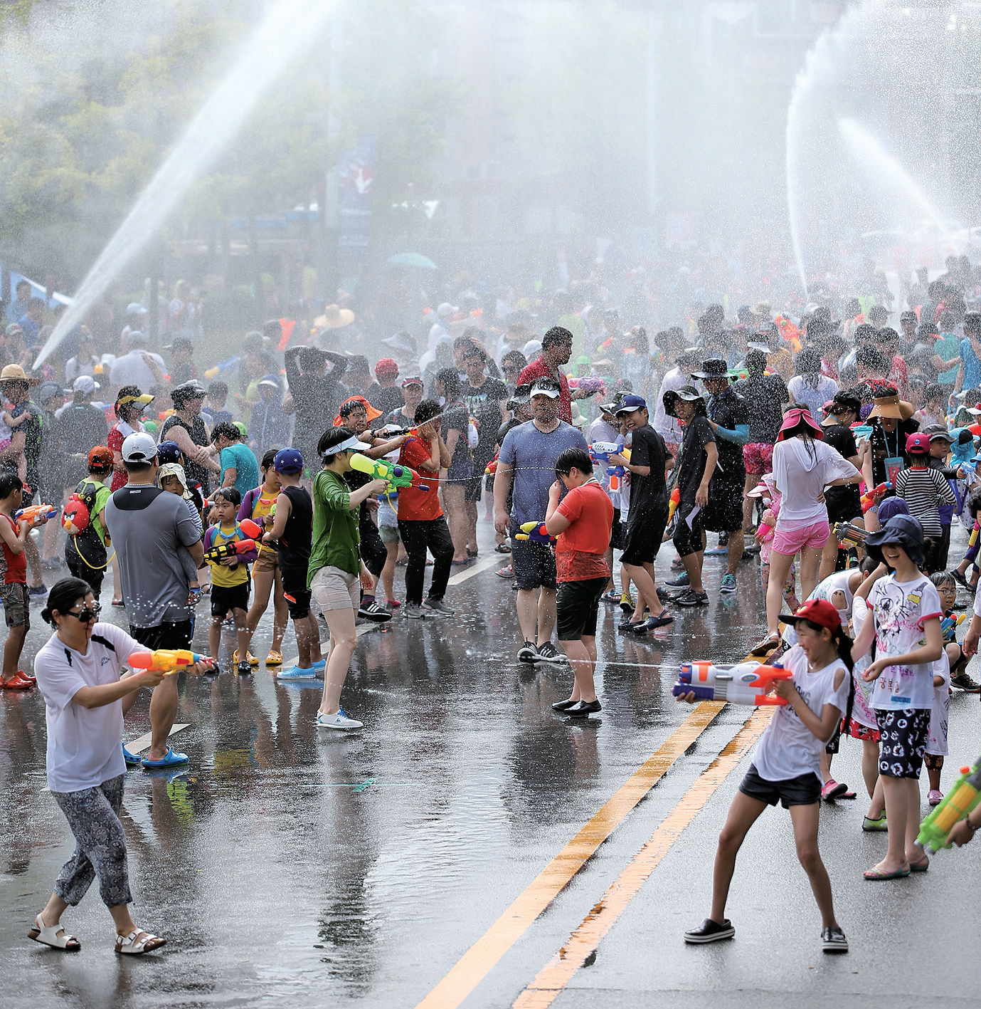 김해문화의전당 물축제, 내년이 기다려진다1