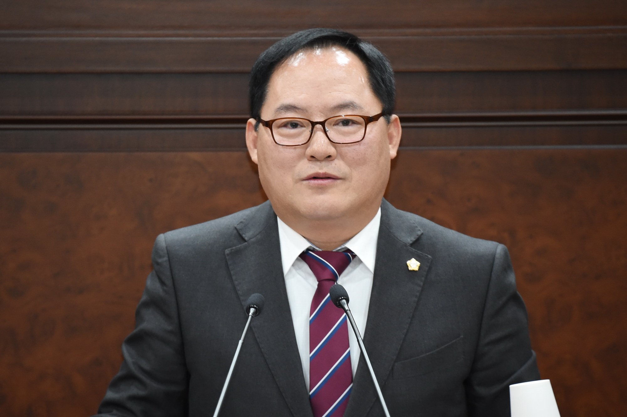 제208회 김해시의회 임시회 제1차 본회의 시정 질문과 답변 - 엄정 의원1