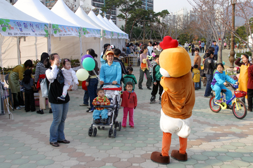 연지공원서 봄 축제 만끽하세요1