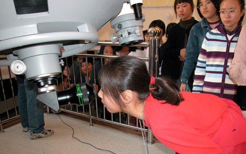 “토성의 신비한 고리 관측하세요”1