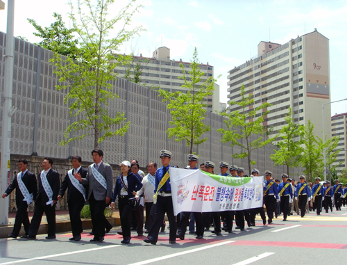 “교통질서를 지킵시다”1
