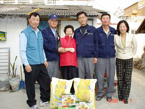 집배원봉사단 ‘김해수호대’ 불우이웃돕기 자연보호 앞장1