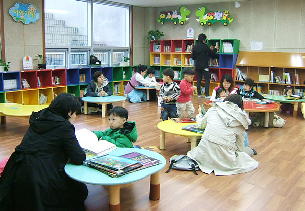 장유도서관 유아자료실 찬사1