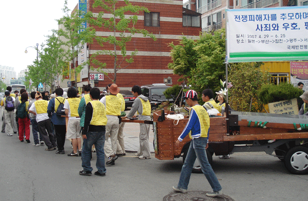 비석 싣고 판문점까지1