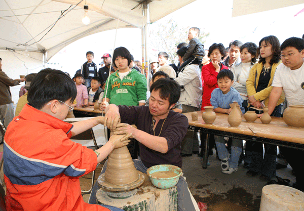 흙에 혼을 담는 사람들 만나보세요1