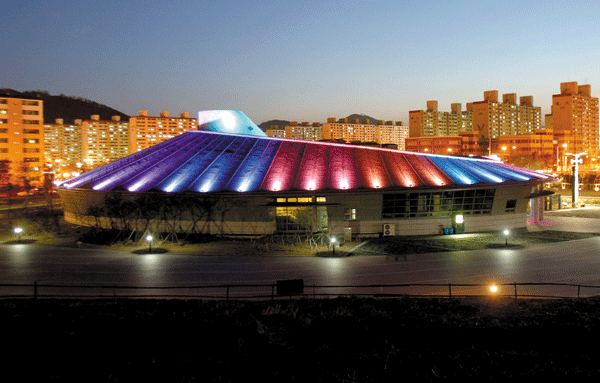 “밤이 아름다운 도시로 거듭난다”1