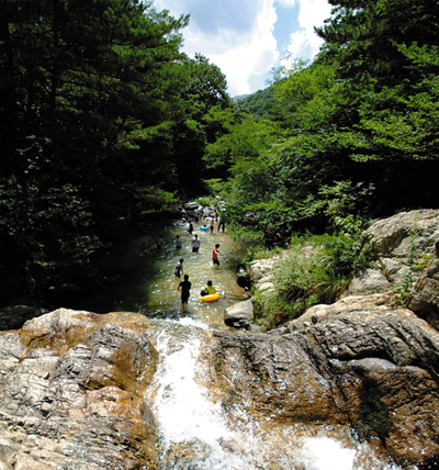 “장유계곡서 피서 즐기세요”1
