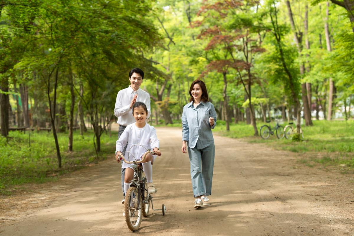 가족의 공원나들이 사진