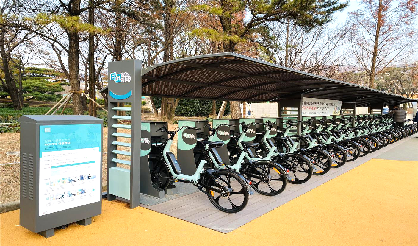 공영가전거 거치대 및 자전거 사진