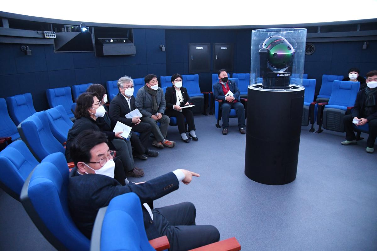 하이브리드 천체투영기 사진