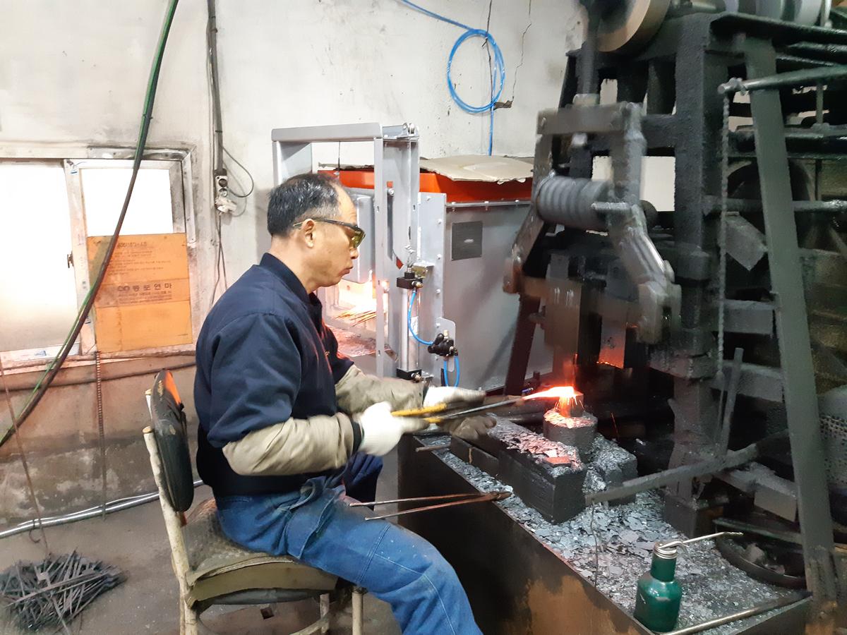 옛 정취 한가득 ‘가야대장간’0