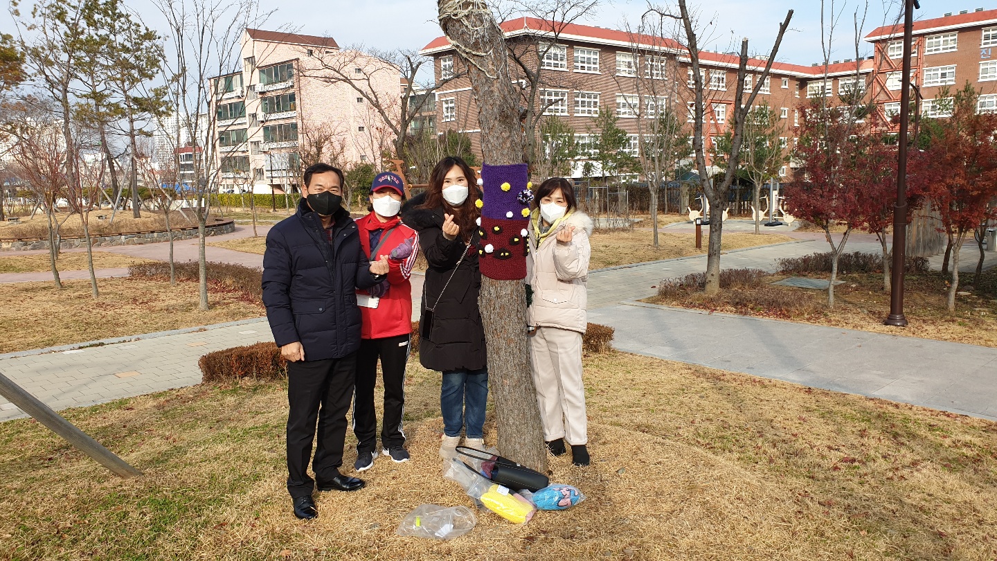 가로수 뜨개옷을 입다0