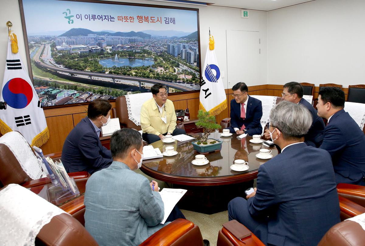 BNK경남은행 이웃돕기 성품 기탁식3