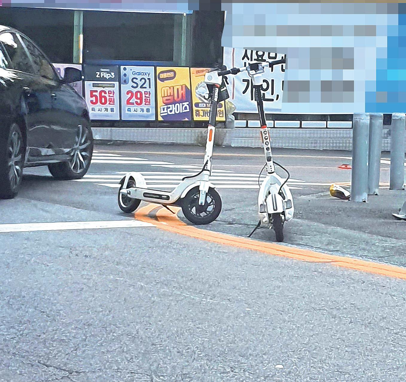불법 주정차 전동 킥보드.