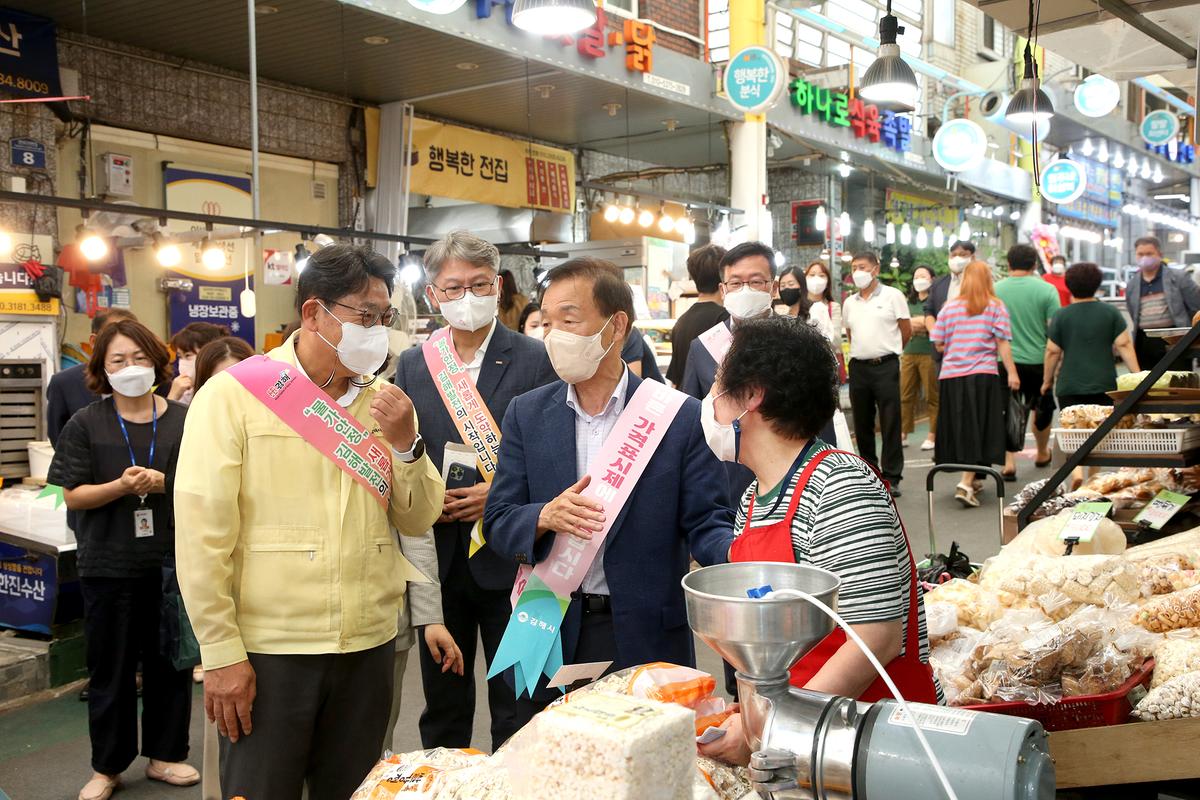 고물가 대응 민생경제현장, 전통시장 방문5