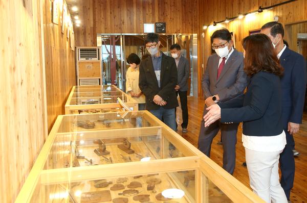 김해복재문화박물관 전시자료 기증식2