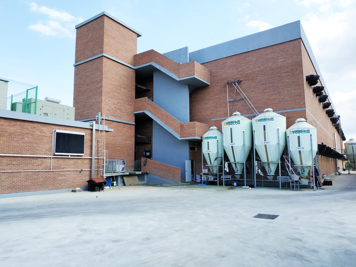 현대화된 축사 시설 