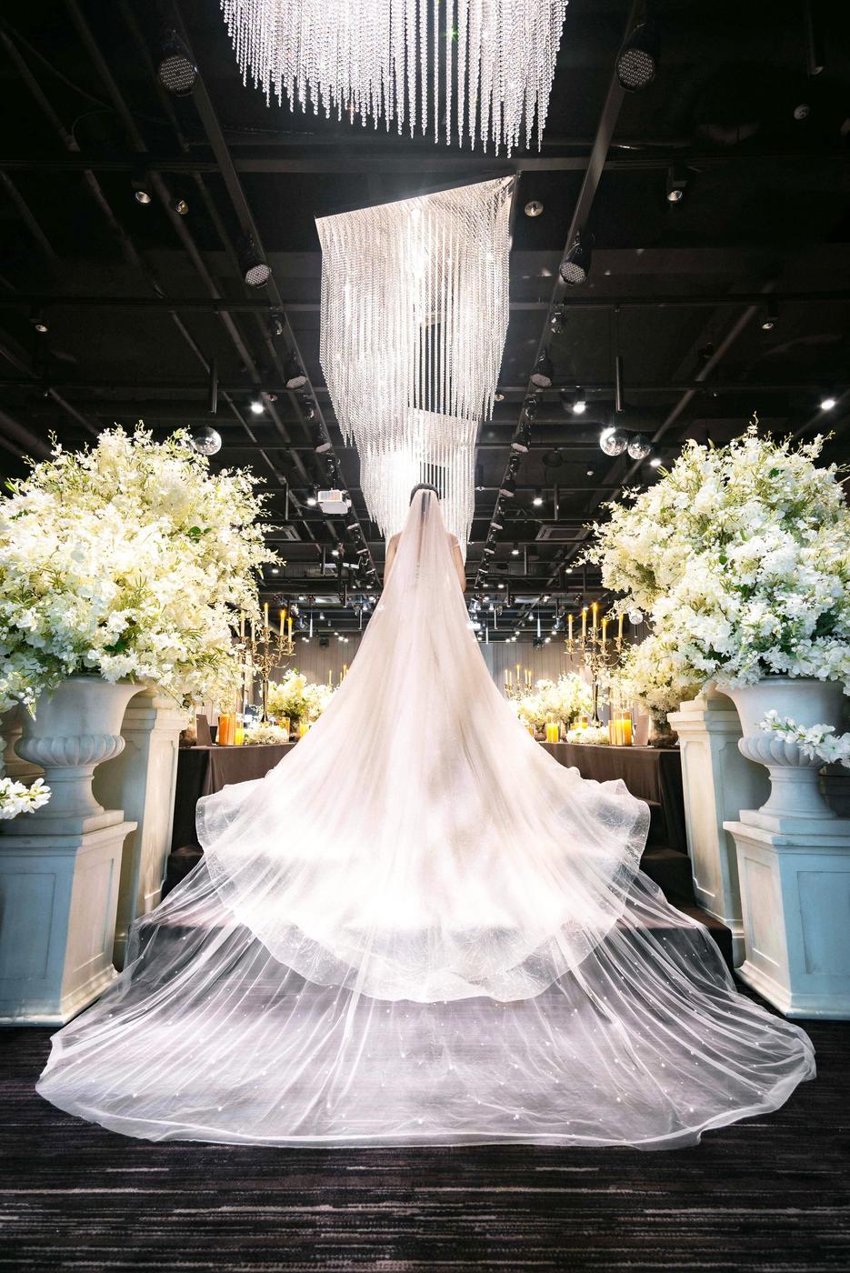 웨딩홀(뒷모습)