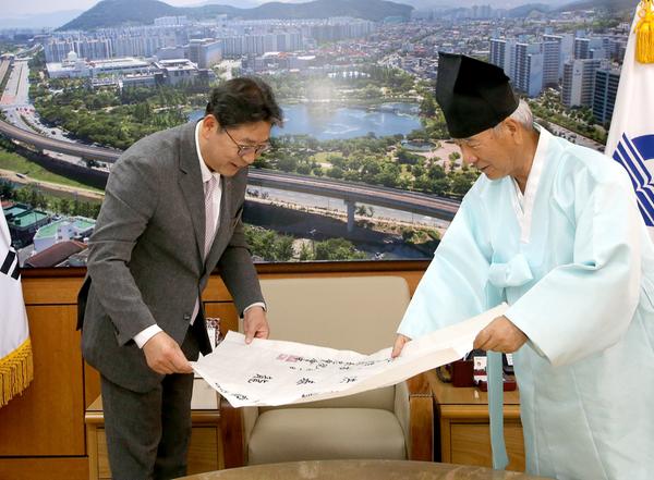 사충단 제례초헌관천권 전달2