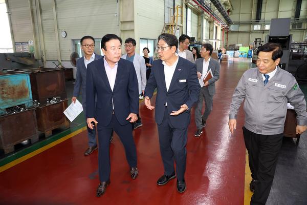 김해강소기업 현판 전달식2