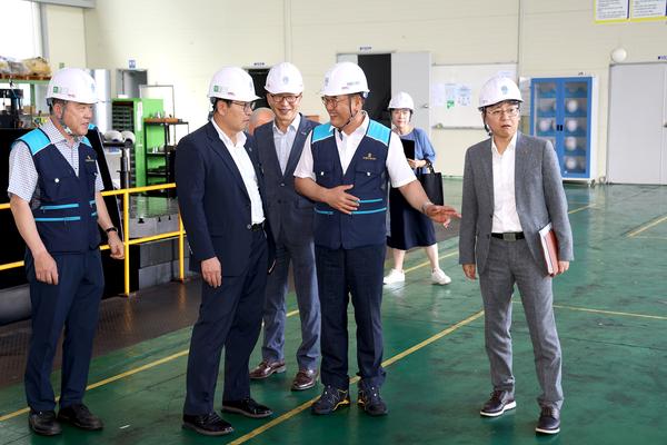 김해강소기업 현판 전달식4