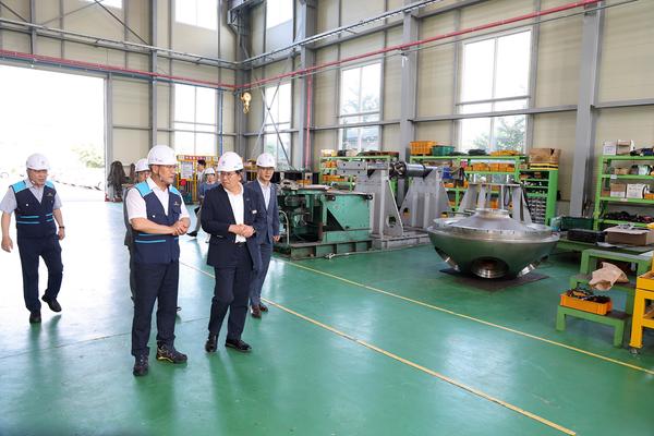 김해강소기업 현판 전달식6