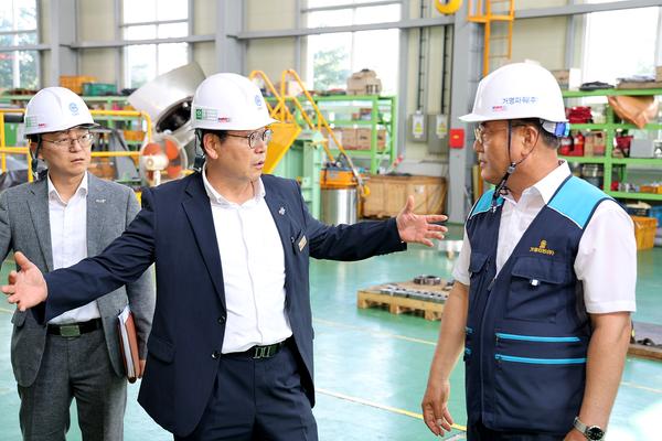 김해강소기업 현판 전달식7