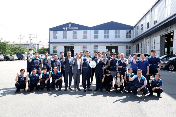 김해강소기업 현판 전달식0