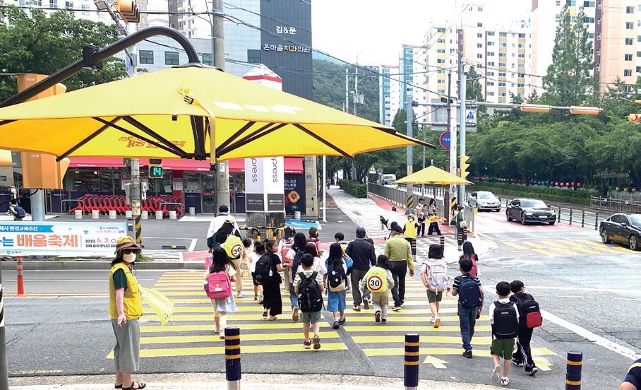 어린이보호구역 노란색 횡당보도 설치
