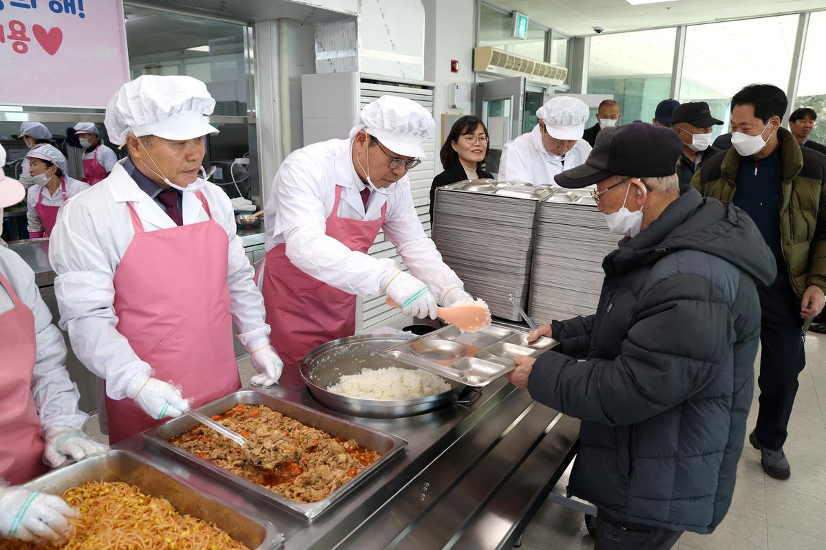 노인종합복지관 급식봉사1