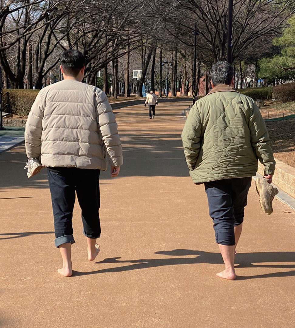 도심 공원 곳곳 안전한 맨발 걷기