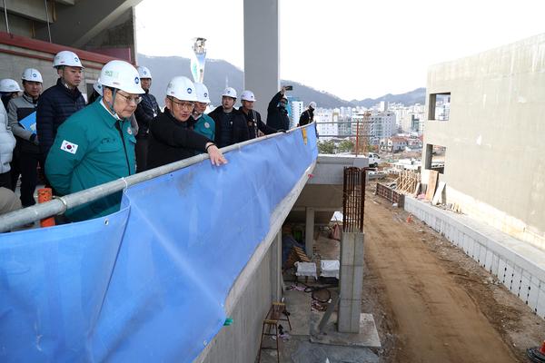 김해종합운동장 건립사업현장방문