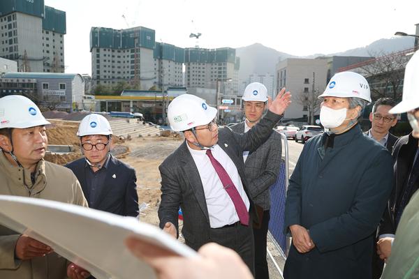 김해시립김영원미술관 조성을 위한 김해시운동장 현장점검