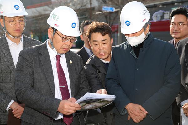 김해시립김영원미술관 조성을 위한 김해시운동장 현장점검