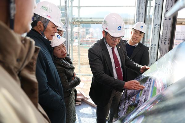 김해시립김영원미술관 조성을 위한 김해시운동장 현장점검