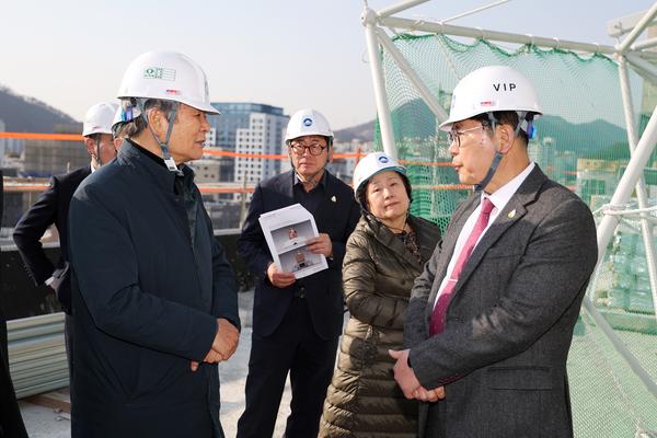 김해시립김영원미술관 조성을 위한 김해시운동장 현장점검