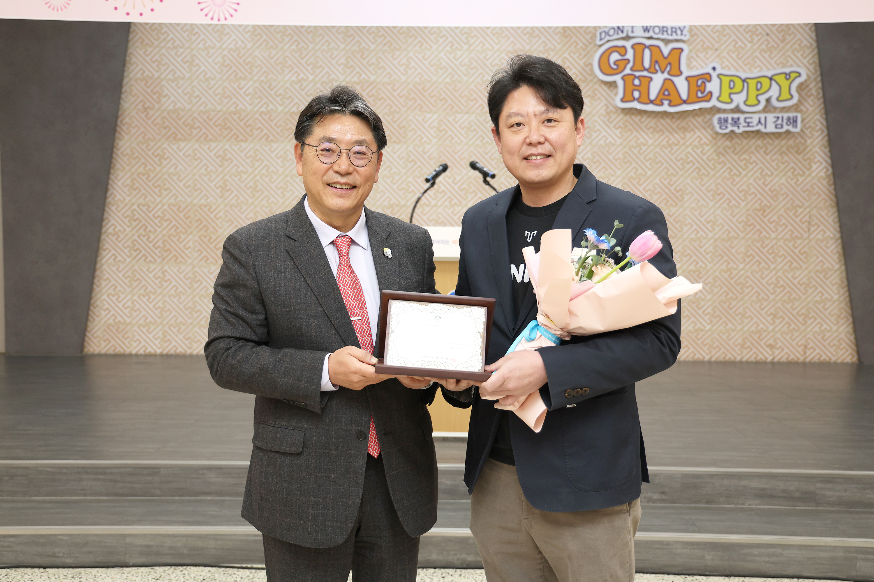 ((주)타누스 이영기 대표, 4월 자랑스러운 김해 CEO상 수상)사진