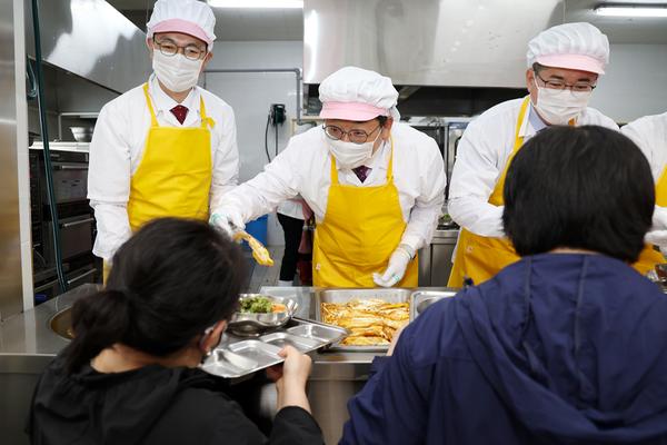 김해시-농협과함께하는무료급식봉사및성금기탁식