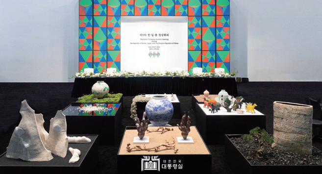 클레이아크김해미술관의 동아시아 문화도시 '금바다 아시아를 두드리다' 제9차 한 중 일 정상회의 공식 만찬의 부대행사 초청