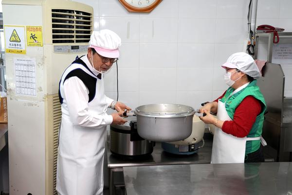 새해맞이 무료경로식당 배식봉사0