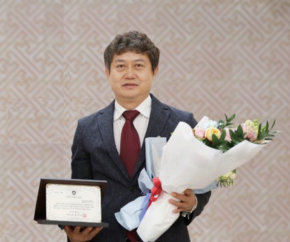 5월 자랑스러운 김해 CEO상 수상 유니버셜오일(주) 손인호 대표0