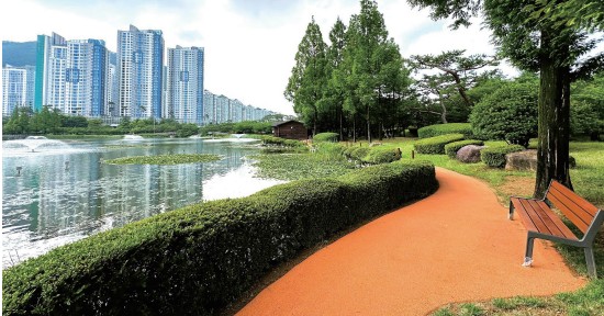 김해 연지공원 ‘무장애 도시숲’ 조성 완료0