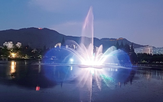빛과 물이 어우러진 김해 연지공원 음악 분수쇼0
