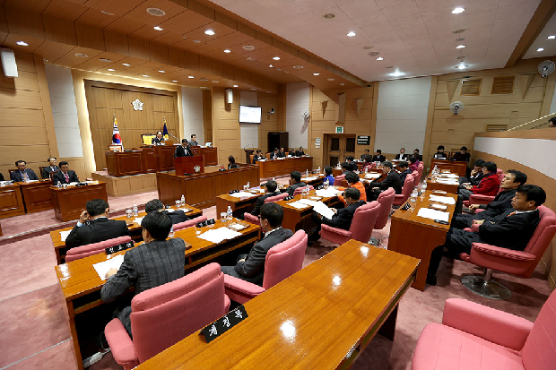 예산 철저히 검토하고 심사했다1