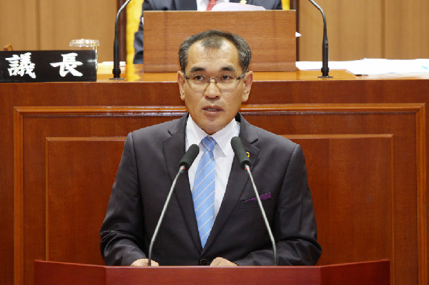 ‘더 큰 김해, 더 행복한 김해’를 위해 53만 시민, 의회, 공무원 모두 한 마음 한 뜻으로 힘을 모아 미래로 나아가야 합니다.1